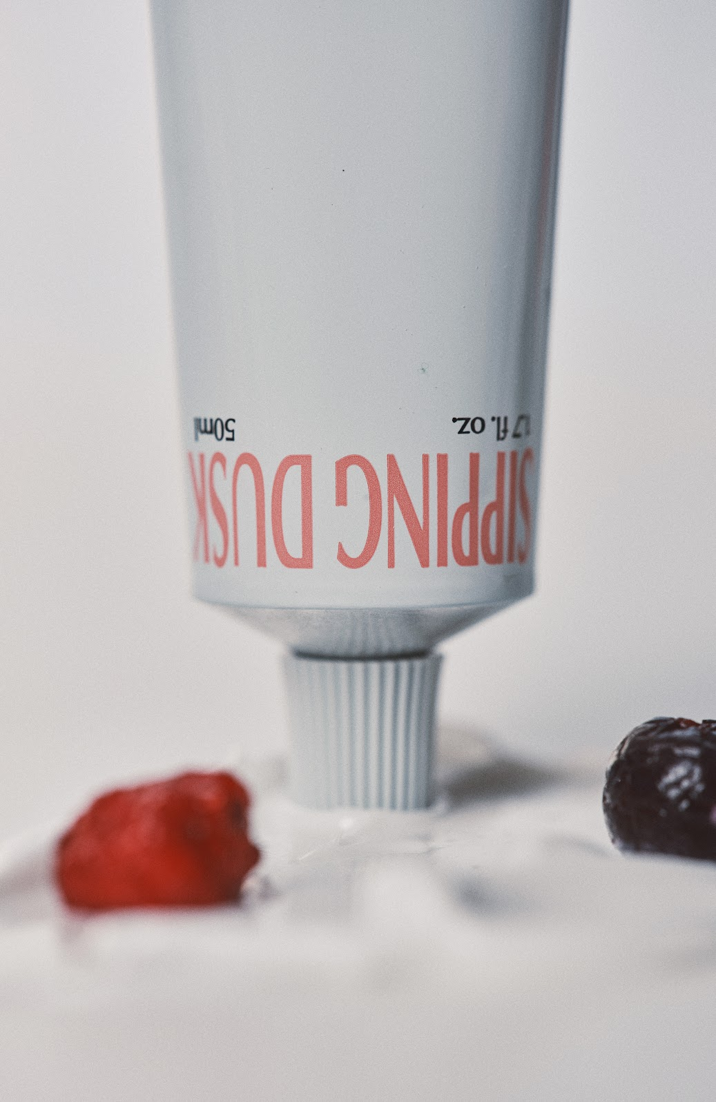 SIPPING DUSK, DECANTING HAND CREAM