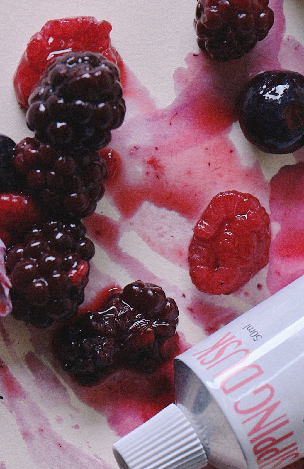 SIPPING DUSK, DECANTING HAND CREAM